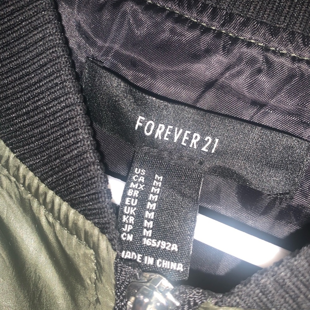 OLIVE GREEN FOREVER 21 CROPPER JACKET , SIZE MEDIUM